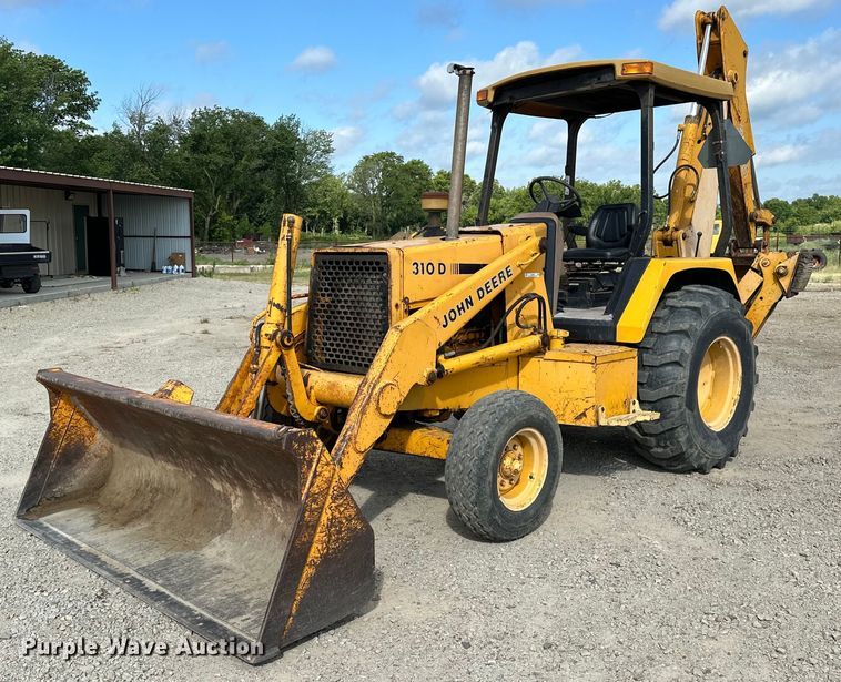 image for item EJ4368 1992 John Deere  310D backhoe