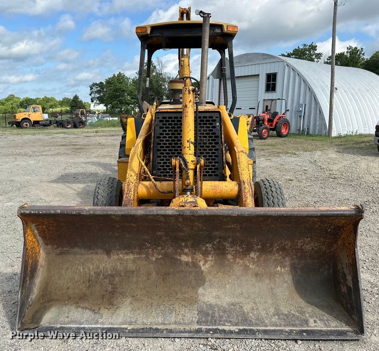 image for item EJ4368 1992 John Deere  310D backhoe