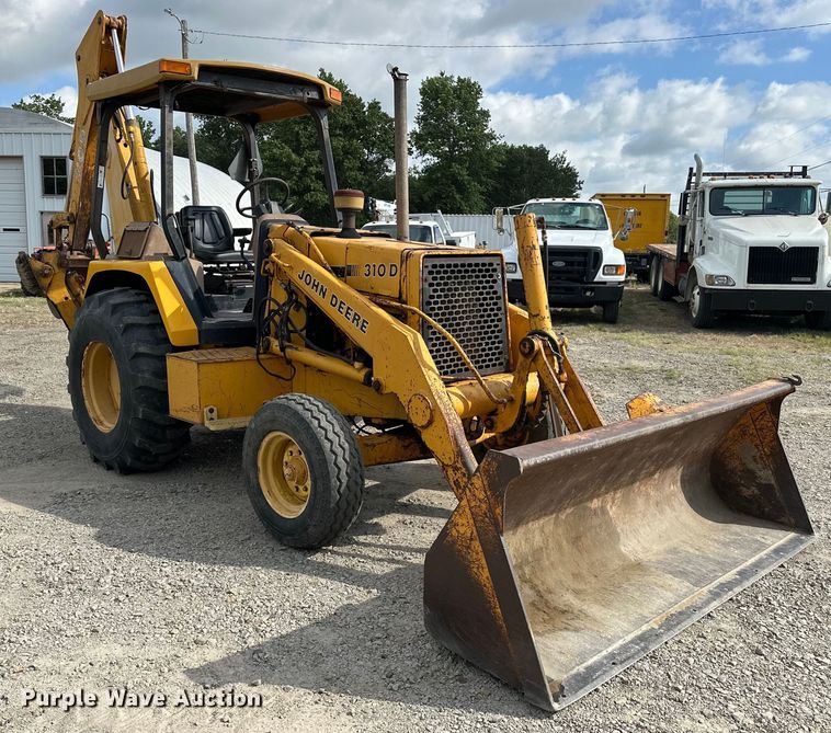 image for item EJ4368 1992 John Deere  310D backhoe
