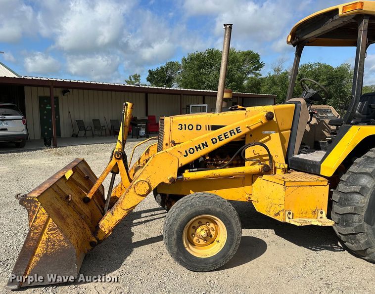 image for item EJ4368 1992 John Deere  310D backhoe