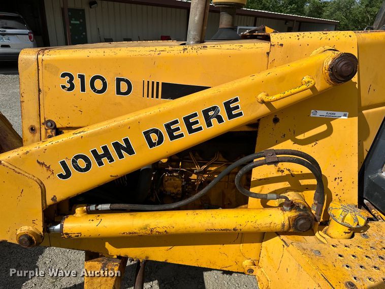 image for item EJ4368 1992 John Deere  310D backhoe