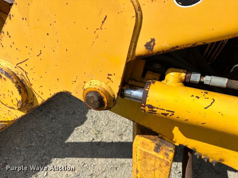 image for item EJ4368 1992 John Deere  310D backhoe