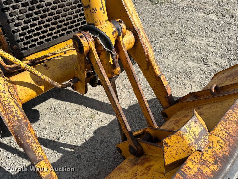 image for item EJ4368 1992 John Deere  310D backhoe