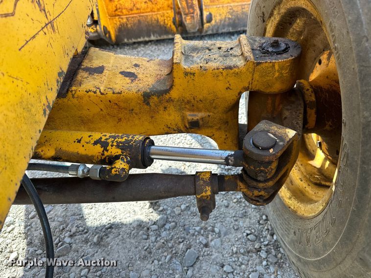 image for item EJ4368 1992 John Deere  310D backhoe