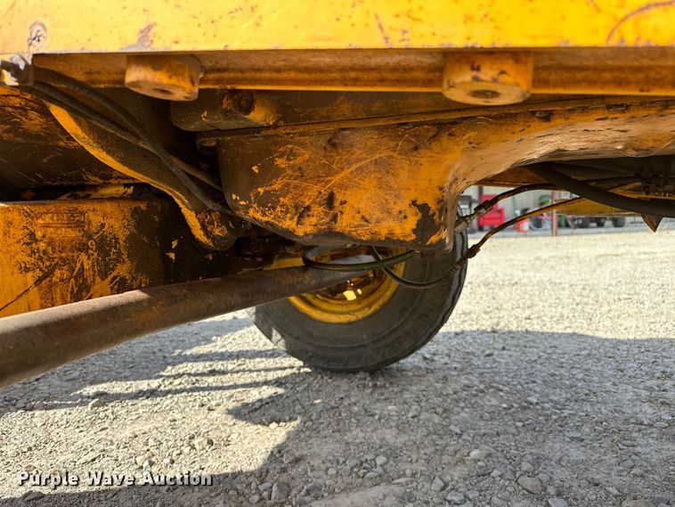 image for item EJ4368 1992 John Deere  310D backhoe