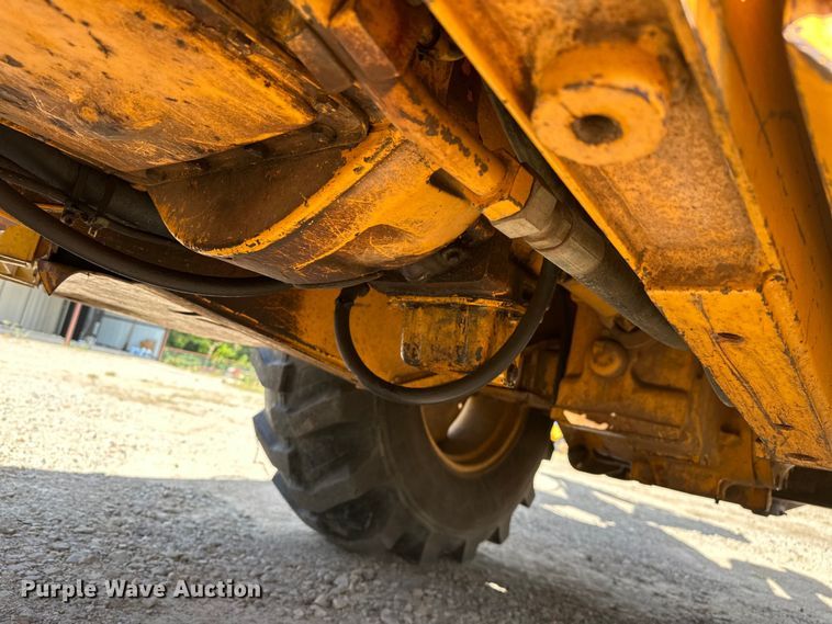 image for item EJ4368 1992 John Deere  310D backhoe