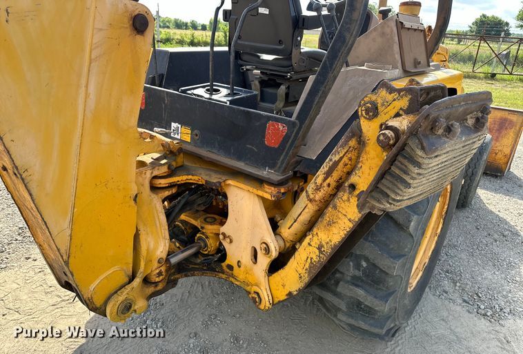 image for item EJ4368 1992 John Deere  310D backhoe