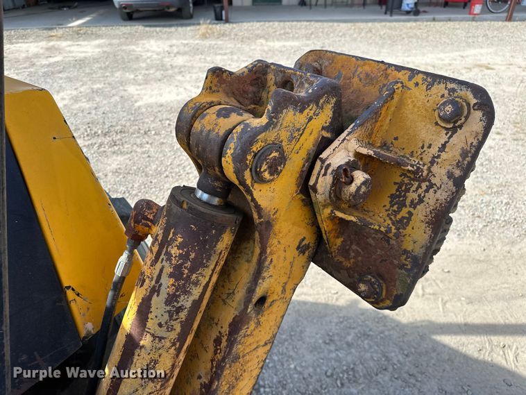 image for item EJ4368 1992 John Deere  310D backhoe