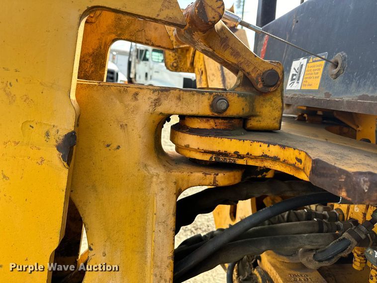 image for item EJ4368 1992 John Deere  310D backhoe