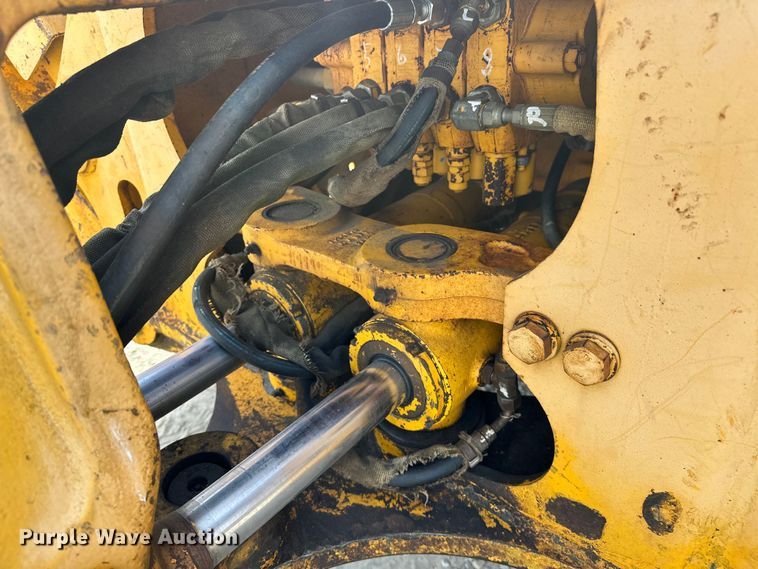 image for item EJ4368 1992 John Deere  310D backhoe