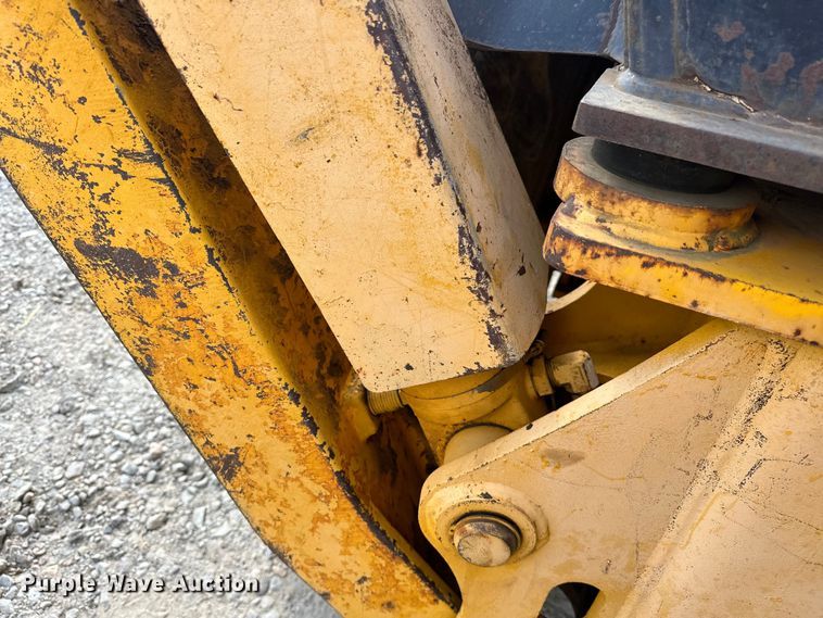 image for item EJ4368 1992 John Deere  310D backhoe