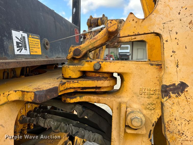 image for item EJ4368 1992 John Deere  310D backhoe