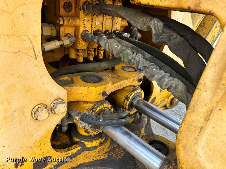 image for item EJ4368 1992 John Deere  310D backhoe