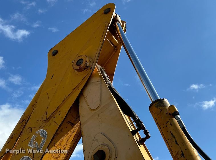 image for item EJ4368 1992 John Deere  310D backhoe