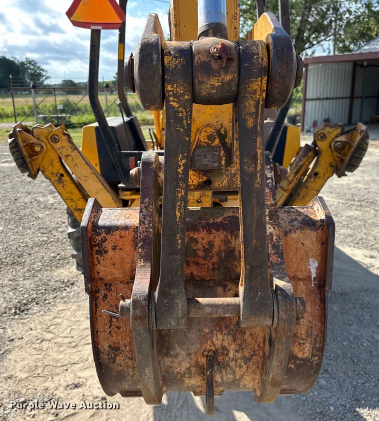 image for item EJ4368 1992 John Deere  310D backhoe