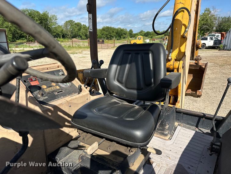 image for item EJ4368 1992 John Deere  310D backhoe