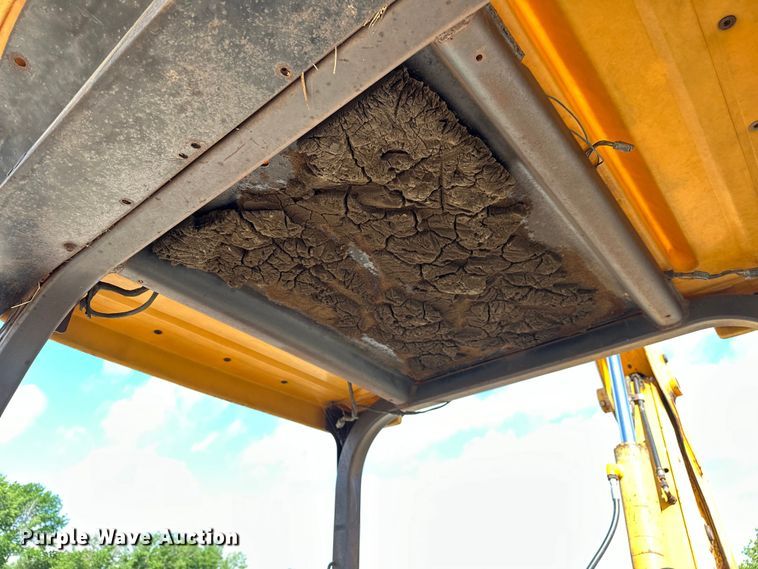 image for item EJ4368 1992 John Deere  310D backhoe