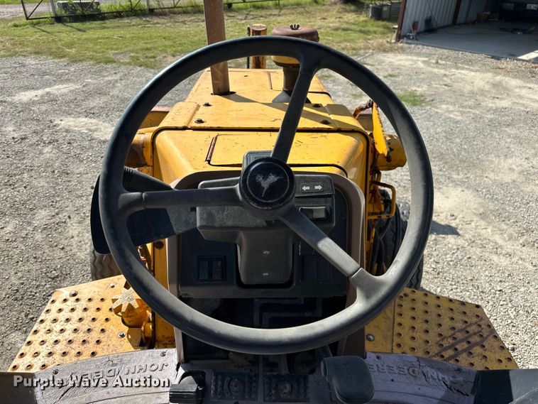 image for item EJ4368 1992 John Deere  310D backhoe