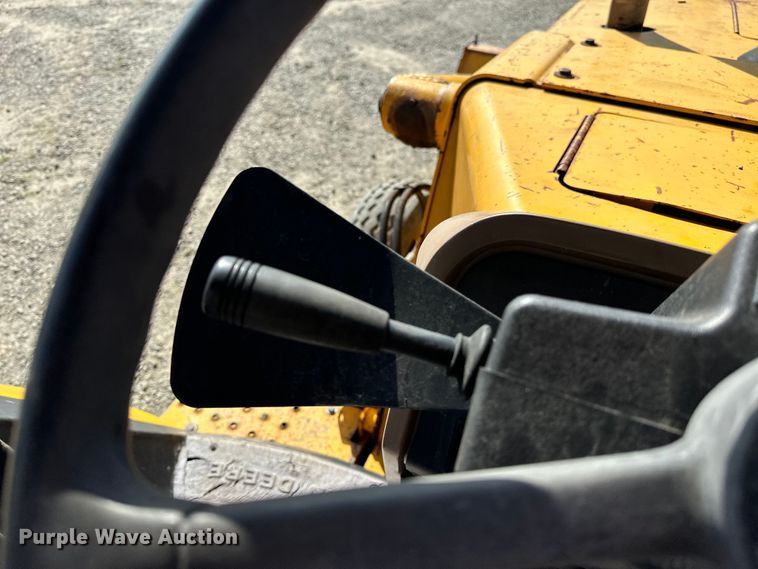 image for item EJ4368 1992 John Deere  310D backhoe