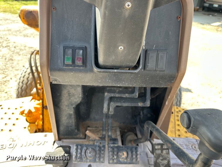 image for item EJ4368 1992 John Deere  310D backhoe