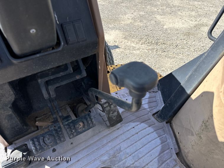 image for item EJ4368 1992 John Deere  310D backhoe