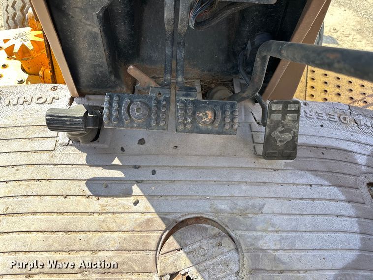 image for item EJ4368 1992 John Deere  310D backhoe