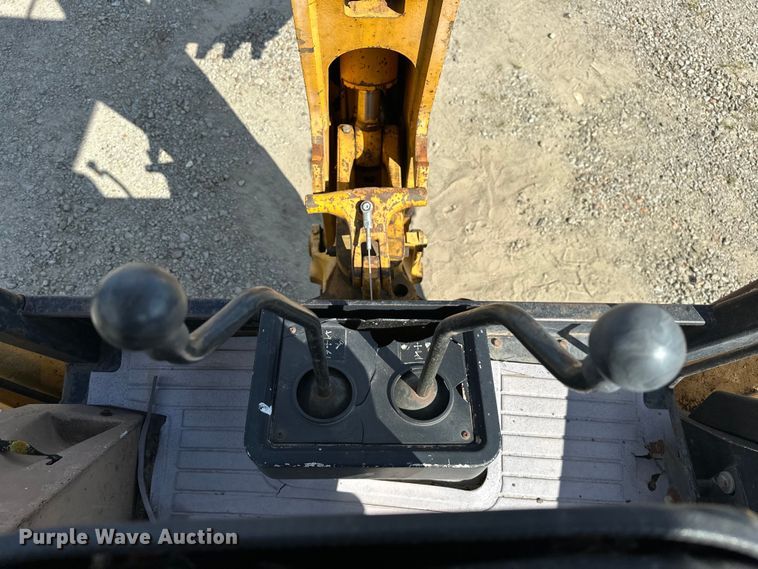 image for item EJ4368 1992 John Deere  310D backhoe