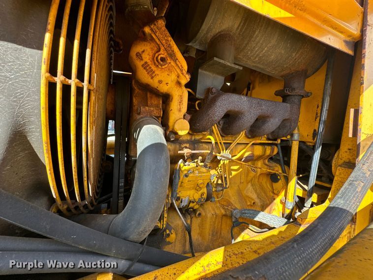 image for item EJ4368 1992 John Deere  310D backhoe