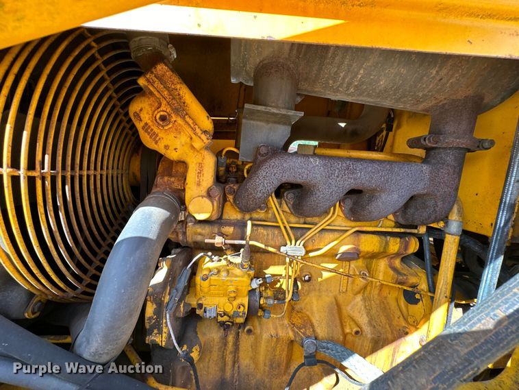 image for item EJ4368 1992 John Deere  310D backhoe