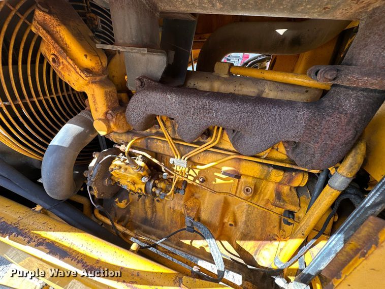 image for item EJ4368 1992 John Deere  310D backhoe