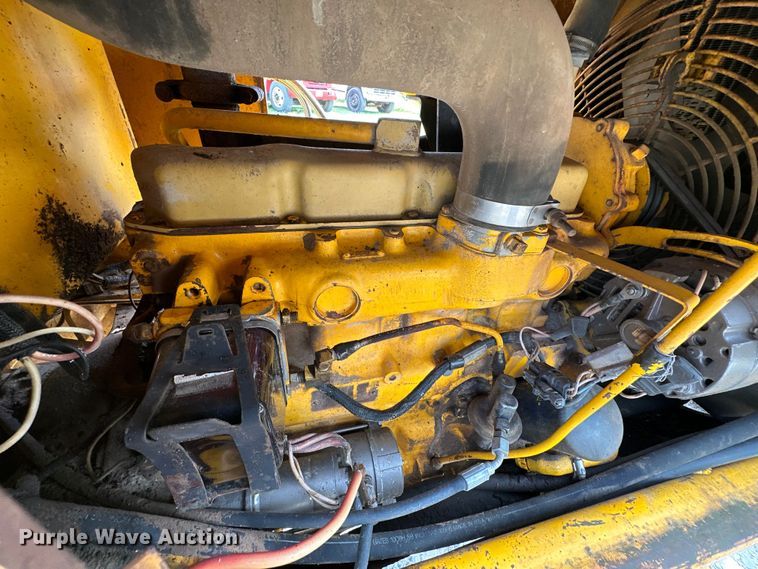 image for item EJ4368 1992 John Deere  310D backhoe