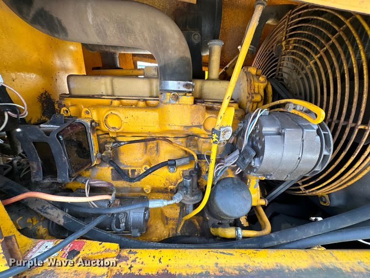 image for item EJ4368 1992 John Deere  310D backhoe