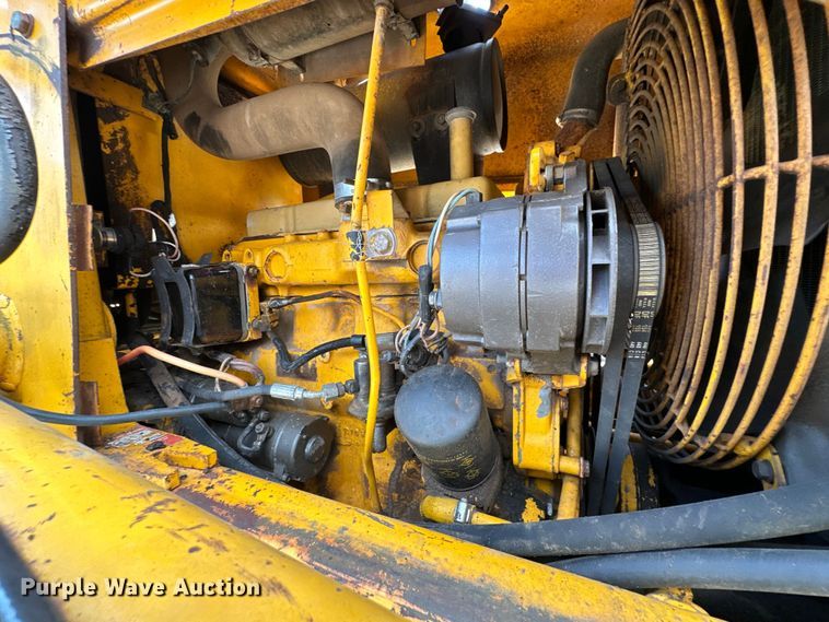 image for item EJ4368 1992 John Deere  310D backhoe