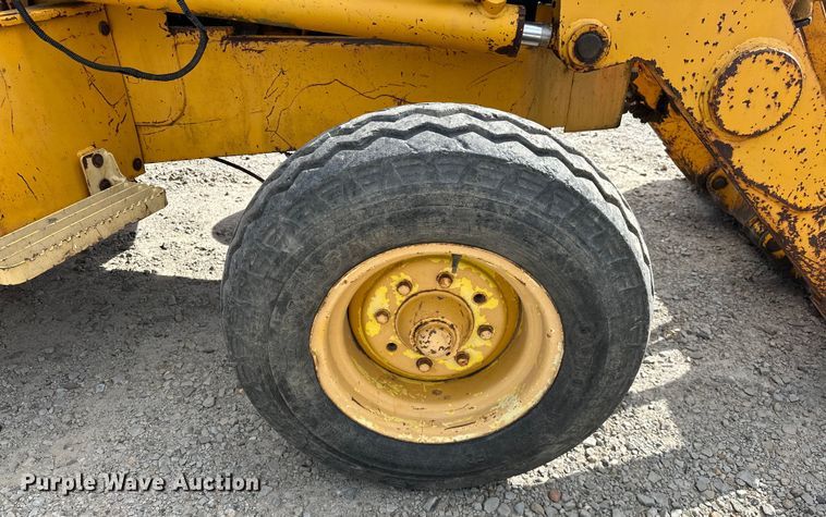 image for item EJ4368 1992 John Deere  310D backhoe