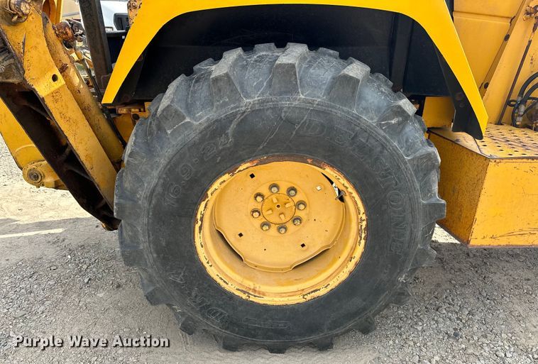 image for item EJ4368 1992 John Deere  310D backhoe