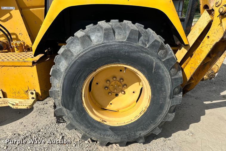 image for item EJ4368 1992 John Deere  310D backhoe