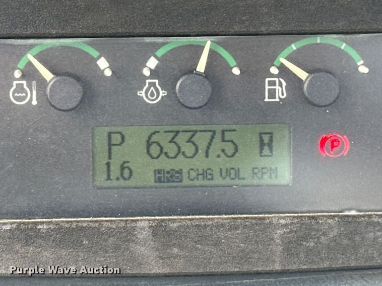 image for item EJ4370 2007 John Deere  450J LGP dozer