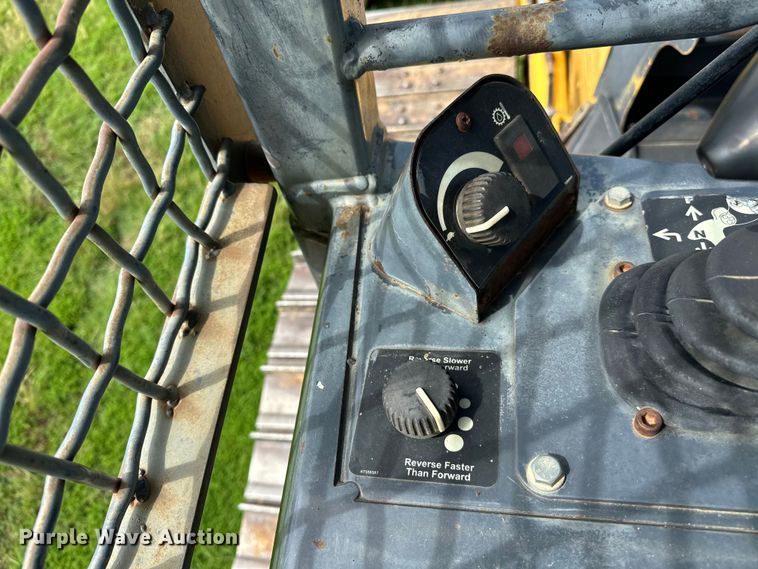 image for item EJ4370 2007 John Deere  450J LGP dozer