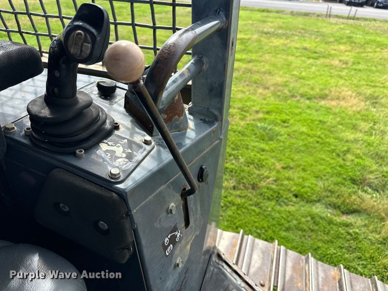 image for item EJ4370 2007 John Deere  450J LGP dozer