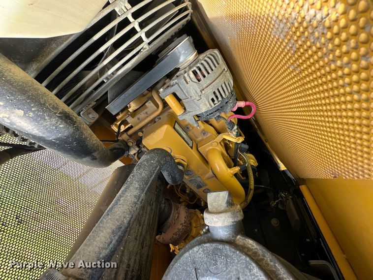 image for item EJ4370 2007 John Deere  450J LGP dozer