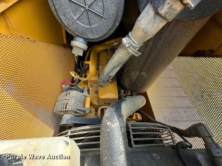 image for item EJ4370 2007 John Deere  450J LGP dozer