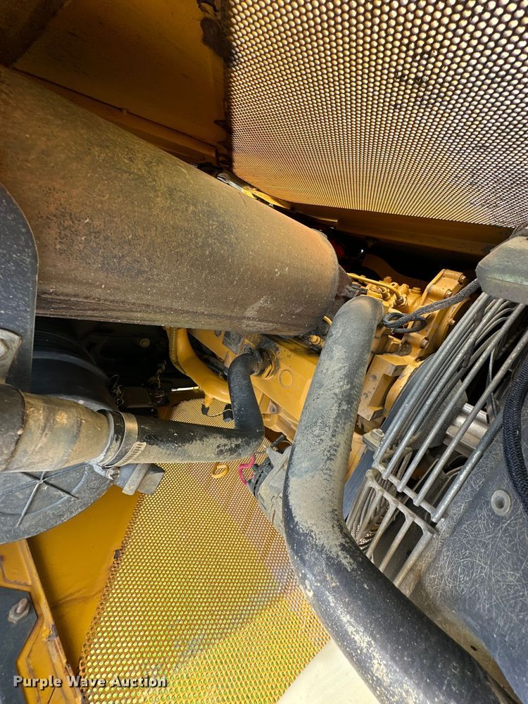 image for item EJ4370 2007 John Deere  450J LGP dozer