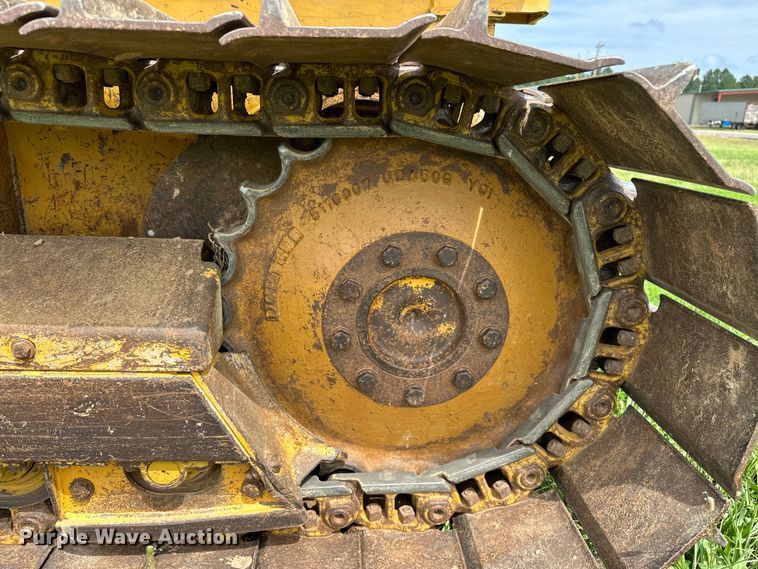 image for item EJ4370 2007 John Deere  450J LGP dozer
