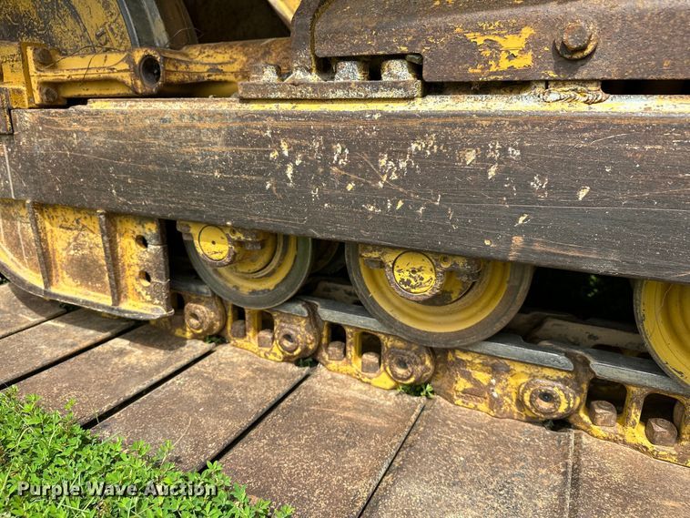 image for item EJ4370 2007 John Deere  450J LGP dozer