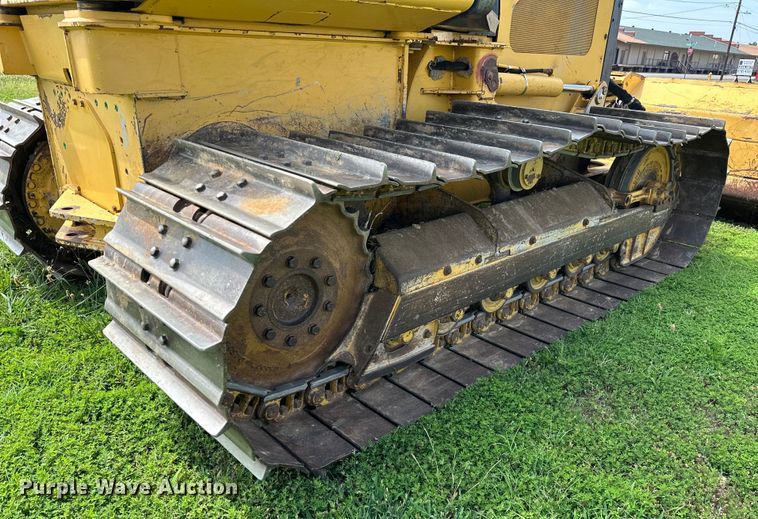 image for item EJ4370 2007 John Deere  450J LGP dozer