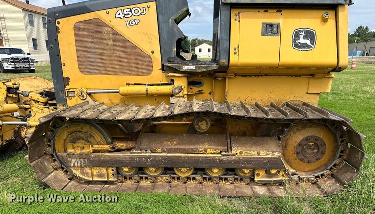 image for item EJ4370 2007 John Deere  450J LGP dozer