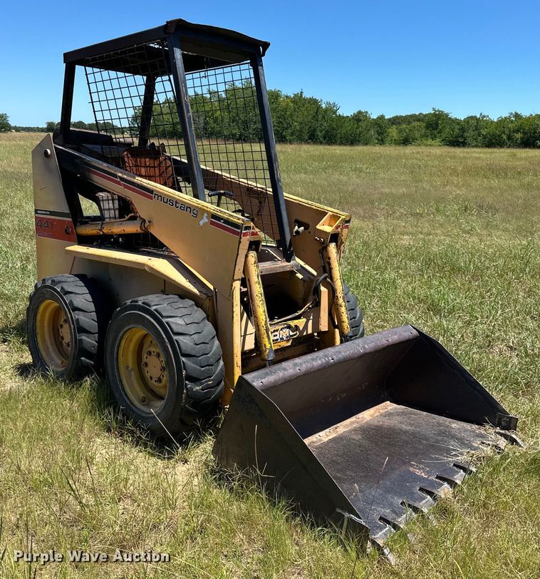 image for item EJ4389 Owatonna  Mustang 441 skid steer loader
