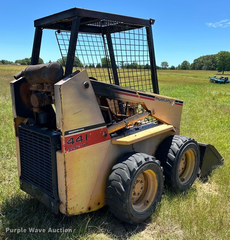 image for item EJ4389 Owatonna  Mustang 441 skid steer loader