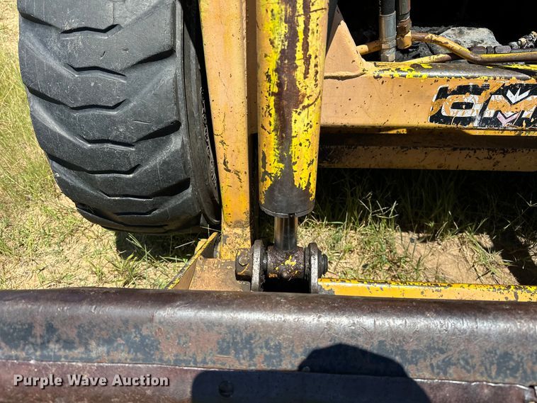 image for item EJ4389 Owatonna  Mustang 441 skid steer loader