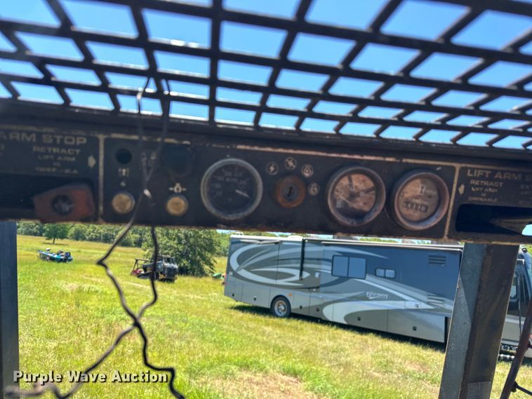 image for item EJ4389 Owatonna  Mustang 441 skid steer loader